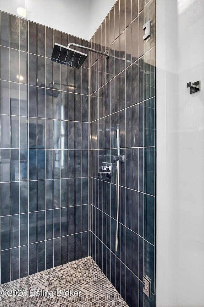 Building Photo - 914 Ash St