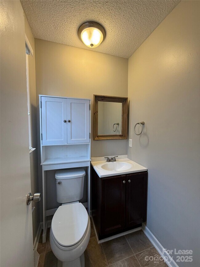 Building Photo - 4712 Jamee Dr