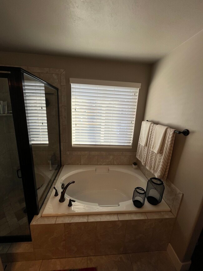 Building Photo - 2064 N 275 E