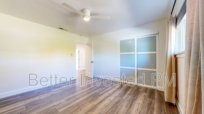 Building Photo - 475 Country Club Dr