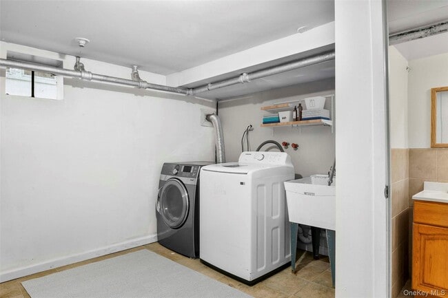 Building Photo - 506 Siwanoy Pl