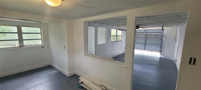 Building Photo - 4100 SW 36th St