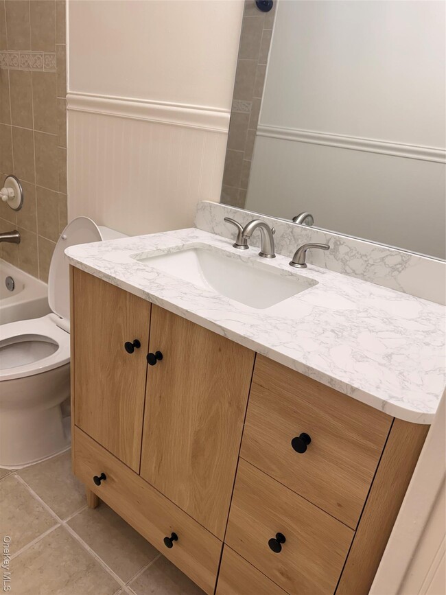 Building Photo - 549 Blue Point Rd