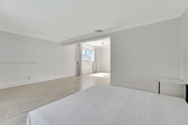 Building Photo - 701 NE 8th St