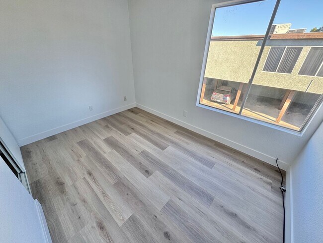 Building Photo - BRIGHT 2-BEDROOM CONDO NEAR STRIP & UNLV W/ PRIVATE BALCONY