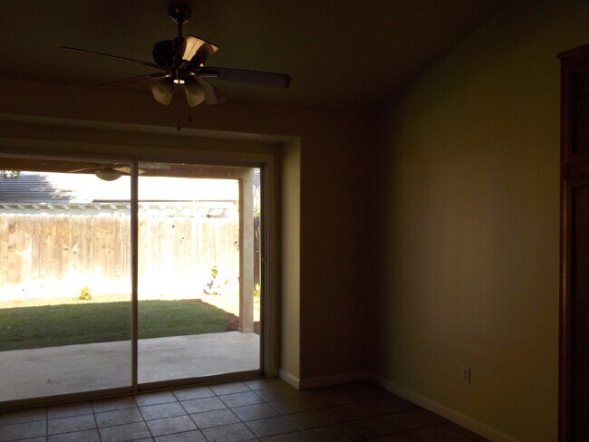 Building Photo - 5422 W Dorothea Ave