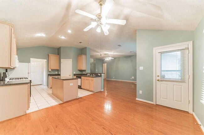 Building Photo - 519 Mesquite Dr