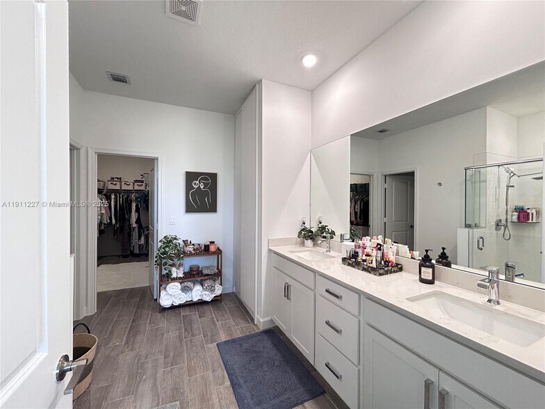 Building Photo - 1441 Haywagon Trl