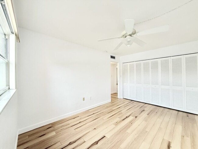 Building Photo - 445 32nd Ave N