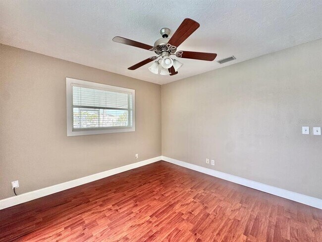 Building Photo - 6316 Lake Sunrise Dr
