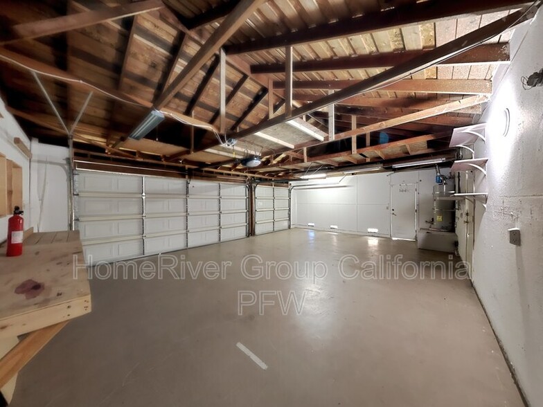 Building Photo - 2862 Hillman St