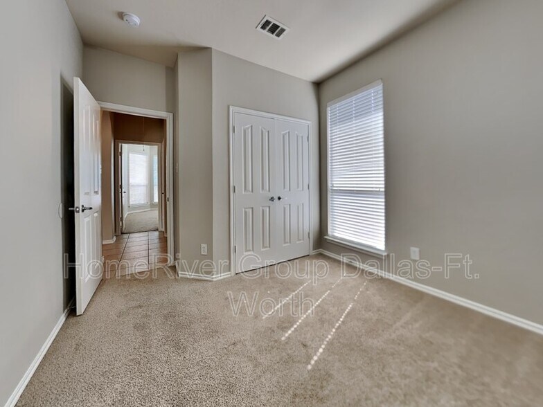 Building Photo - 4005 Martinsburg Dr