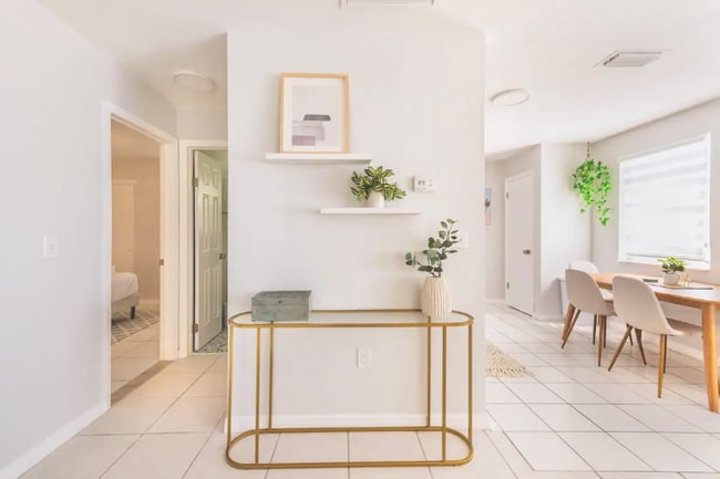 Building Photo - 2039 Monroe Ave