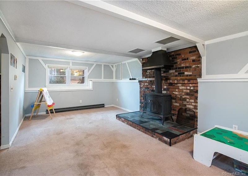 Building Photo - 7 Black Birch Rd