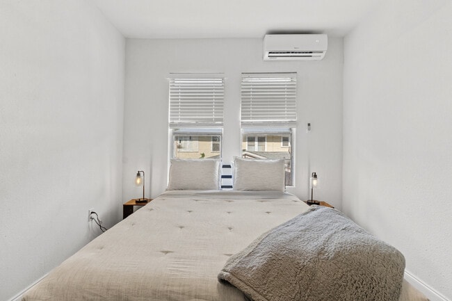 Building Photo - 911 E 23rd Ave