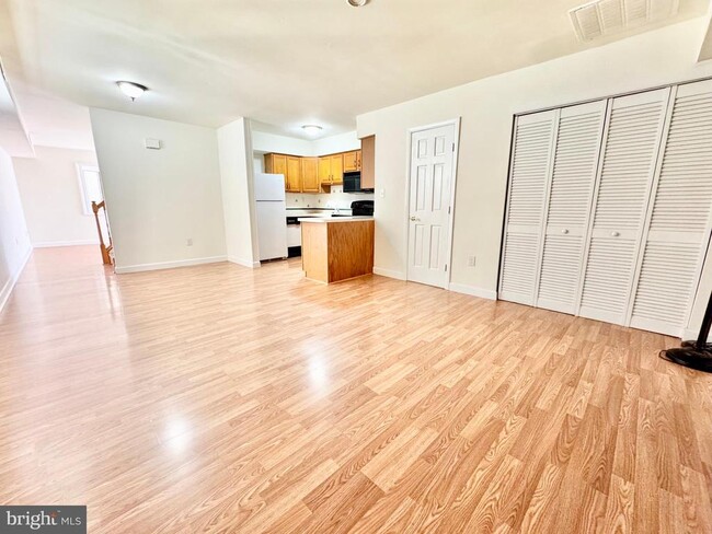 Building Photo - 331 N Governors Ave
