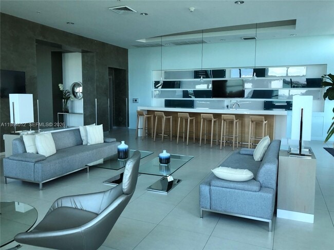 Building Photo - 1900 N Bayshore Dr