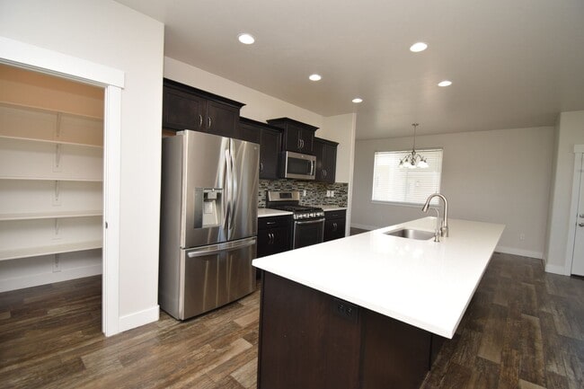 Building Photo - 4 Bed 3.5 Bath Sunny and Spacious South Jordan Corner-Lot Home with Views!