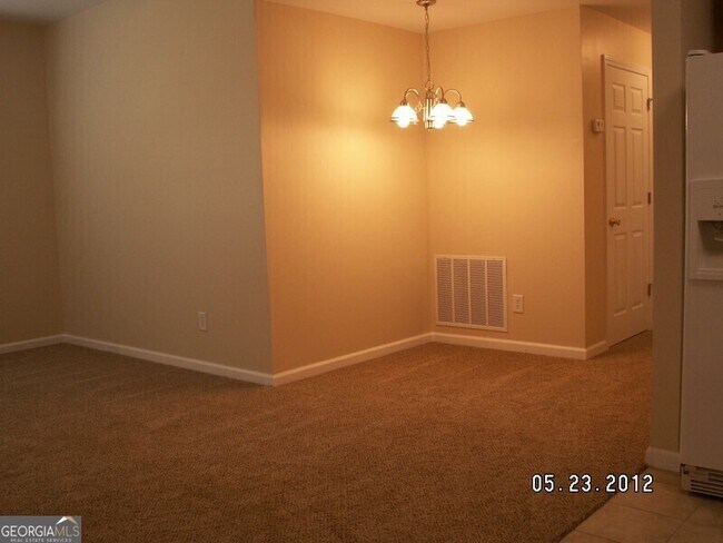Building Photo - 7400 Courtyard Dr