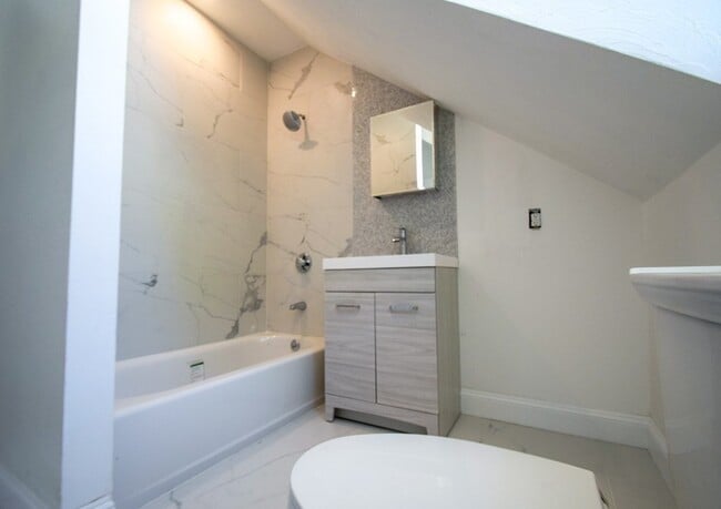 Building Photo - 32 Cedar St