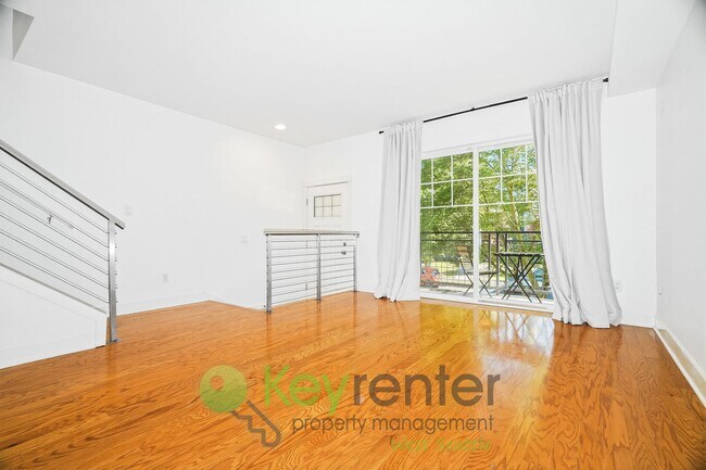 Building Photo - Modern Comfort Meets Classic Seattle Charm