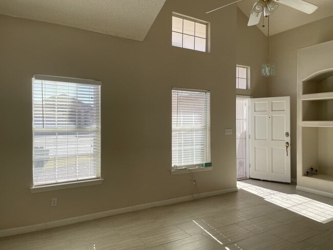 Building Photo - 4437 Loma Clara Ct