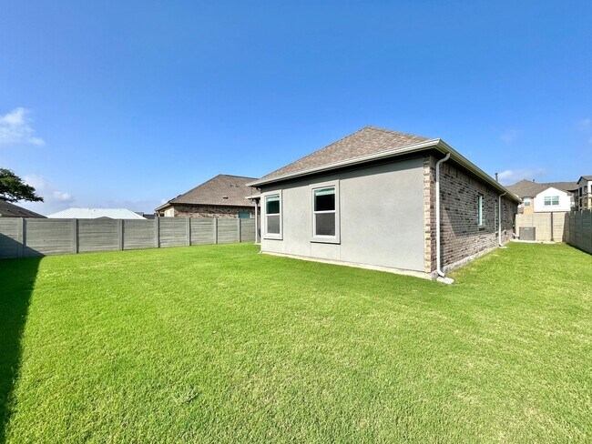Building Photo - 3/BR 2/BA Home with Modern Comforts and a ...