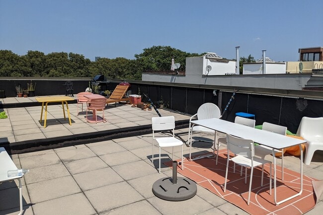 Building Photo - 34 Russell St