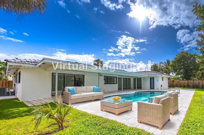 Building Photo - 1001 NW 6th Dr