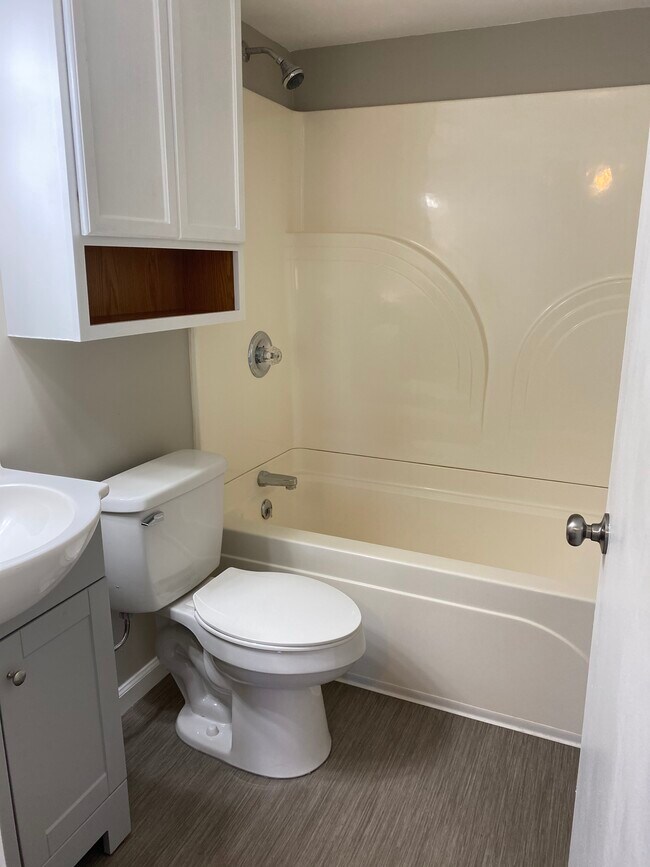 Bathroom - 2523 Cedar Ln
