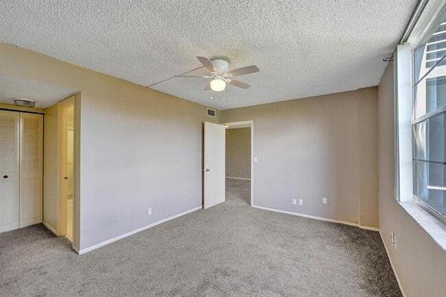 Building Photo - 9440 Poinciana Pl