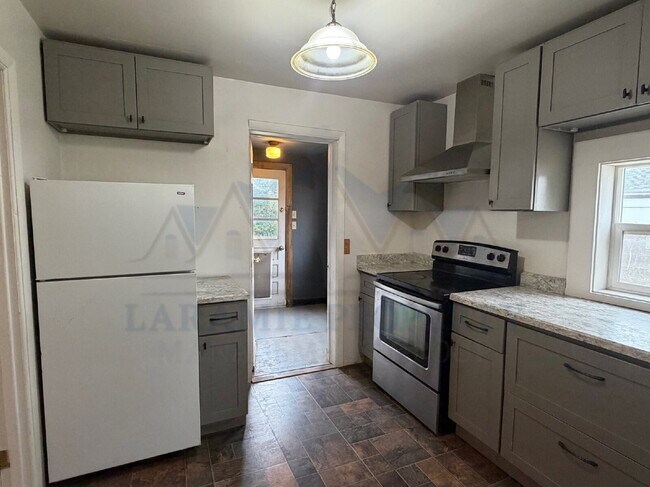 Building Photo - Updated 2 Bedroom Near LaPrele Park