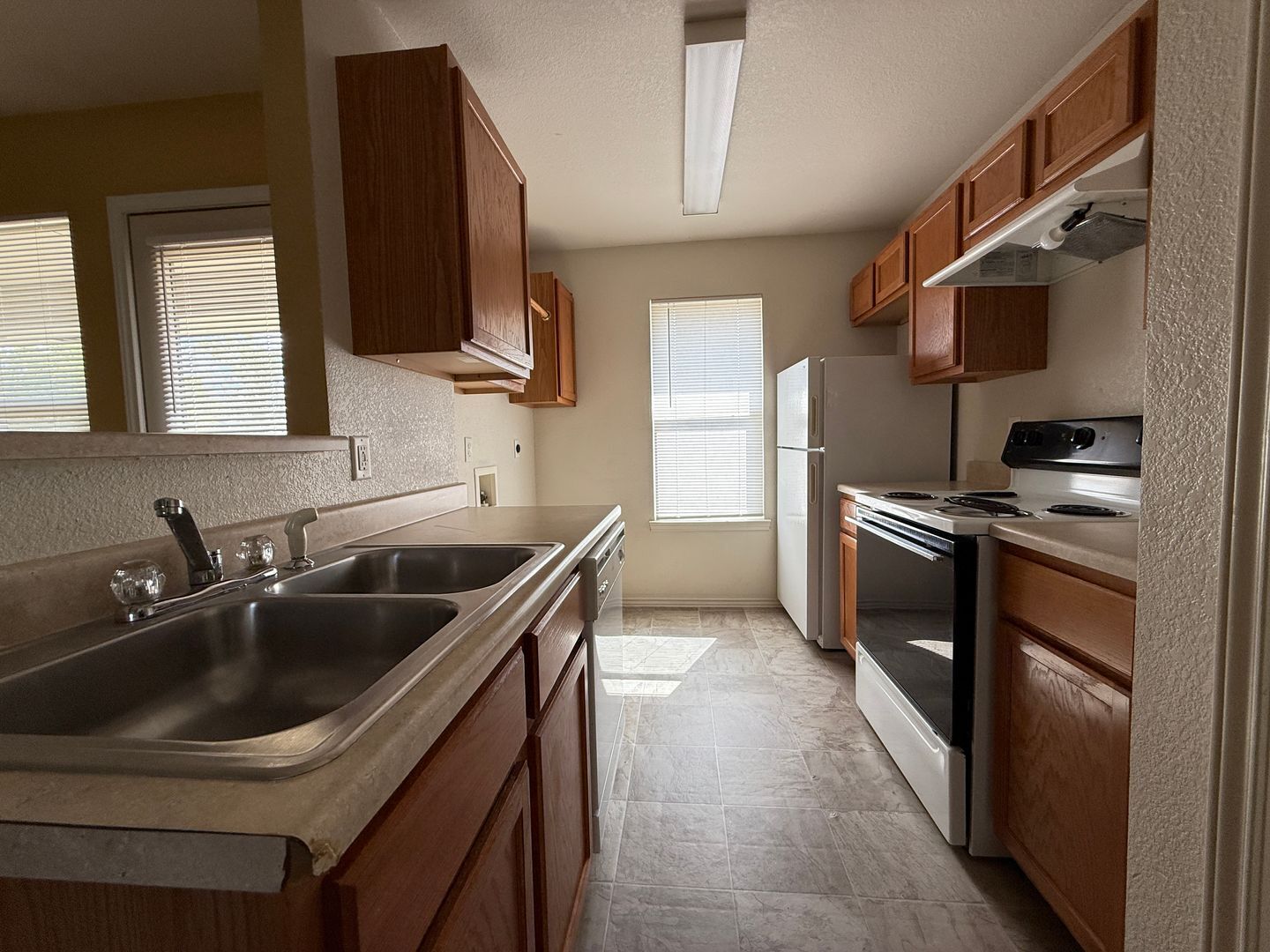 Building Photo - 403 Creek St