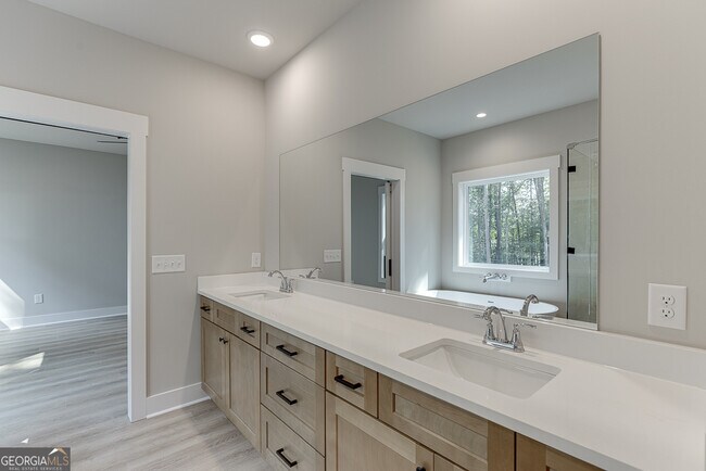 Building Photo - 125 Rains Rd