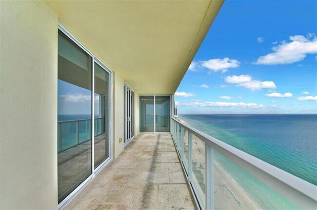 Building Photo - 16699 Collins Ave