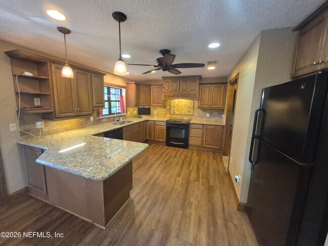 Building Photo - 1729 Coulee Ave