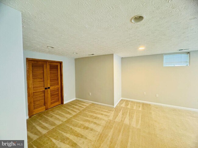 Building Photo - 52 Lightfoot Dr