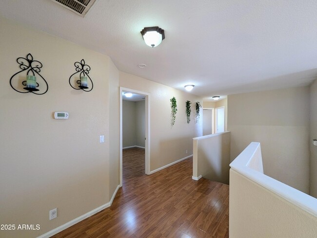 Building Photo - 8861 W Paradise Dr