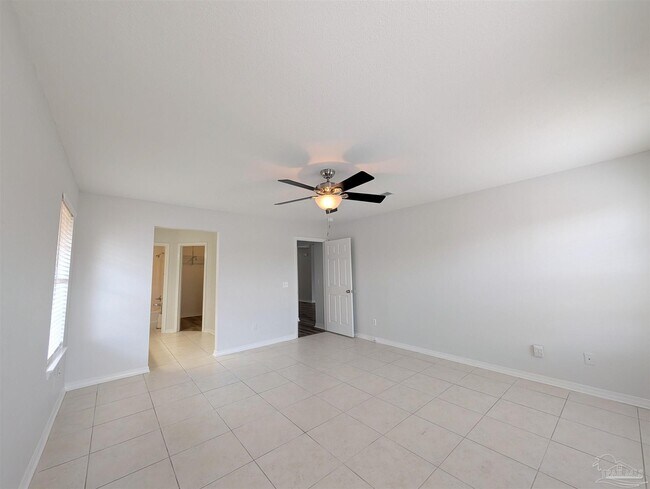 Building Photo - 28 Easton St