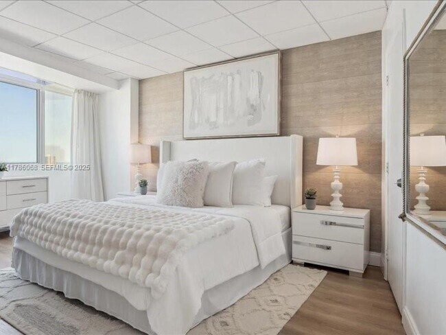 Building Photo - 2670 E Sunrise Blvd