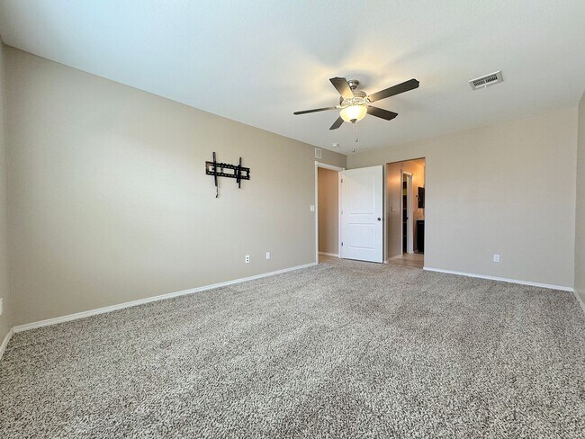 Building Photo - East El Paso 3 bed Refrig A/C