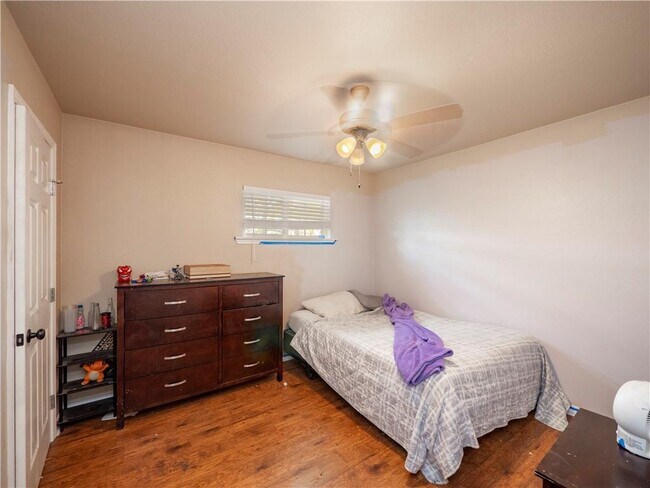 Building Photo - 691 Tamarack Dr