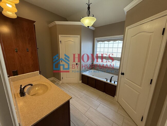 Building Photo - Four Bedroom | Three Bath Newburgh House