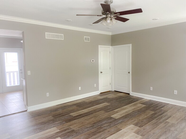 Building Photo - 1137 Unity Dr