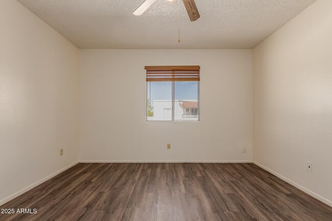Building Photo - 936 N Revere