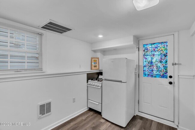 Building Photo - 55 Beach Front