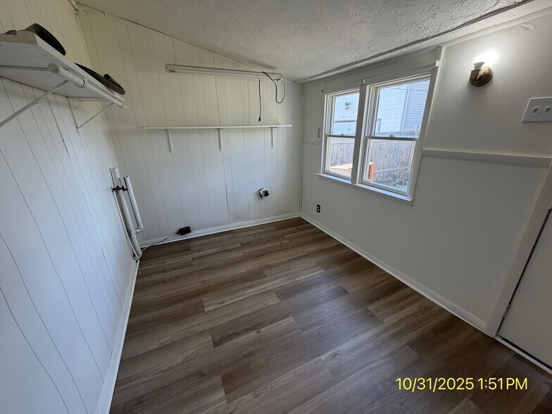 Building Photo - 3219 S Vine St