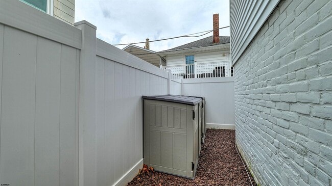 Building Photo - 6223 Winchester Ave