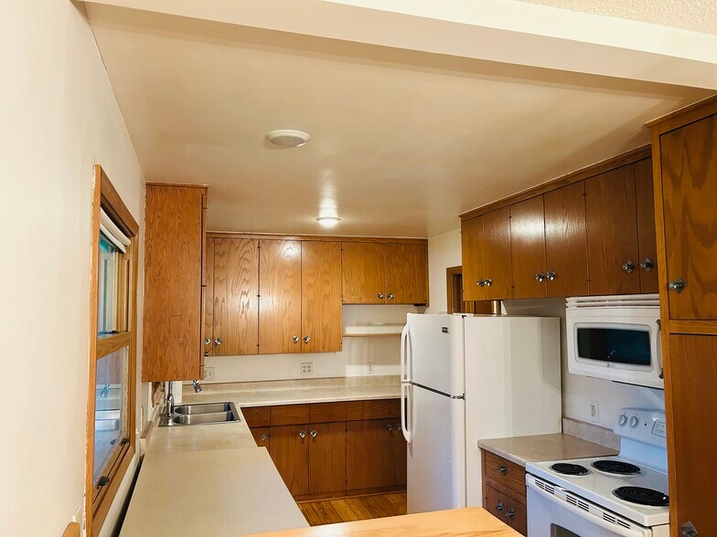 Building Photo - 3813 W 60th St