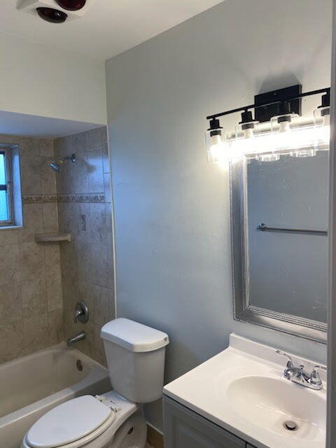 Building Photo - 2726 NE 5th Ave